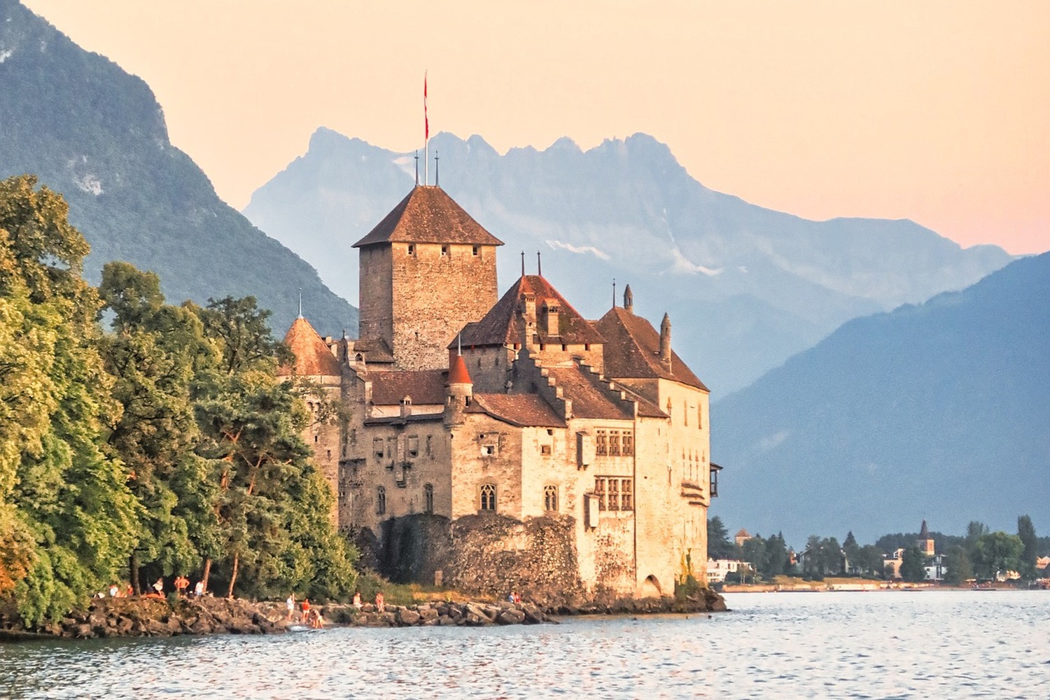 食べ過ぎ、飲みすぎ、胸やけでなくてもスーッと効く、スイスのシヨン城！