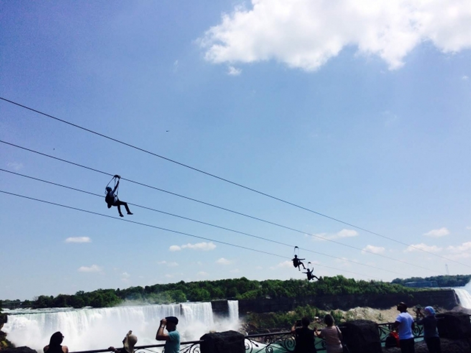ナイアガラの滝：水しぶきを浴び、空を飛び、絶叫するエンターテイメントシティ！
