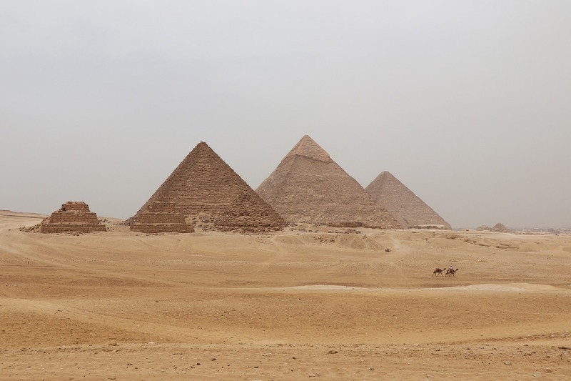 ギザの三大ピラミッド １日ツアー