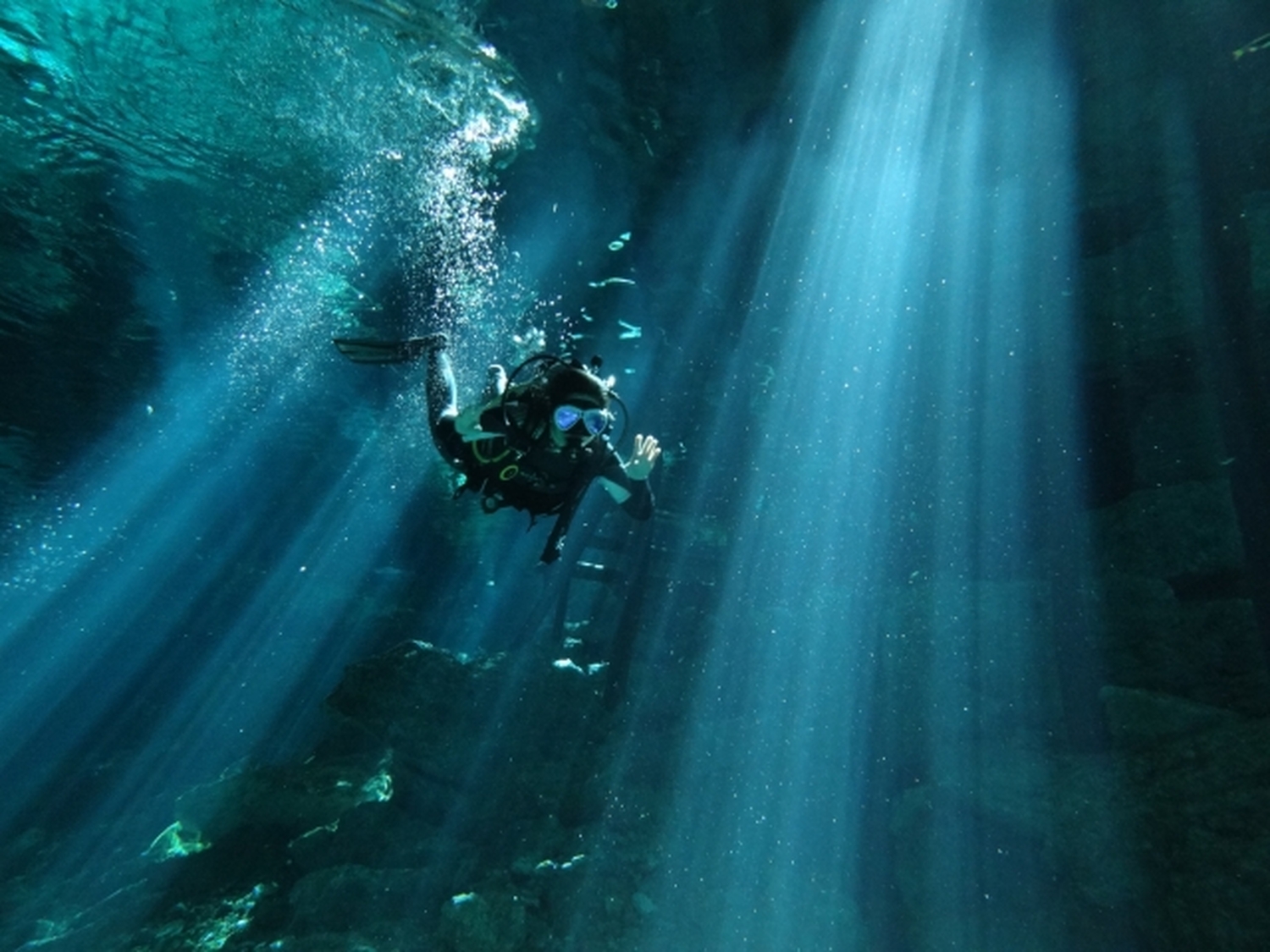 &iexcl;Viva!メキシコ・カンクン～透明度40mの神秘セノーテで泳ぎ、海上要塞トゥルムへ！