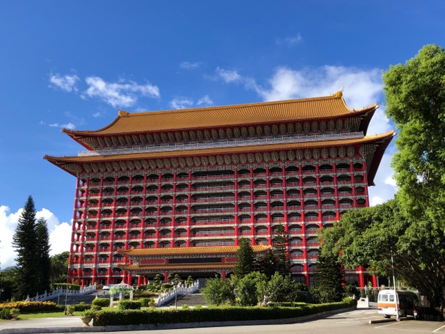 国家機密から有名観光地へ──台北・圓山大飯店に眠る秘密のトンネルを歩く