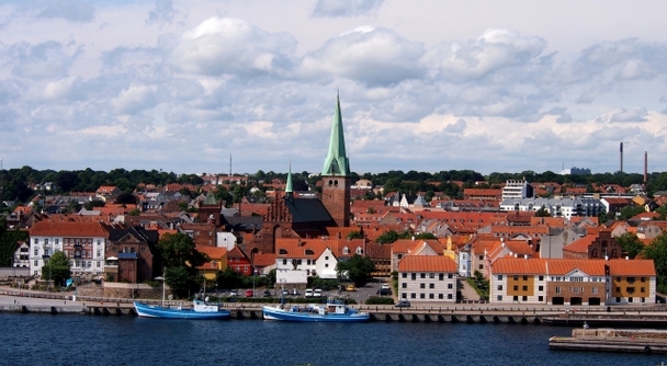 「行くべきか、行かざるべきか」&mdash;迷っている時間がもったいない、ハムレットの舞台へ