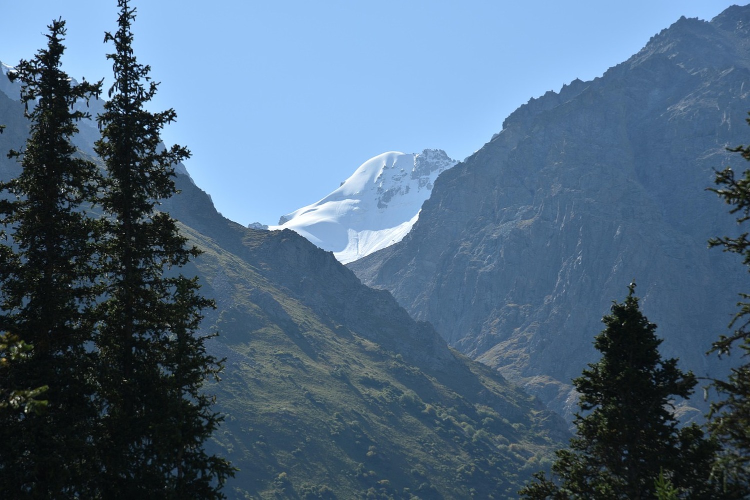 2026年新型ロープウェイ運行開始！知られざる天山山脈の絶景、アラ・アルチャ国立公園へ