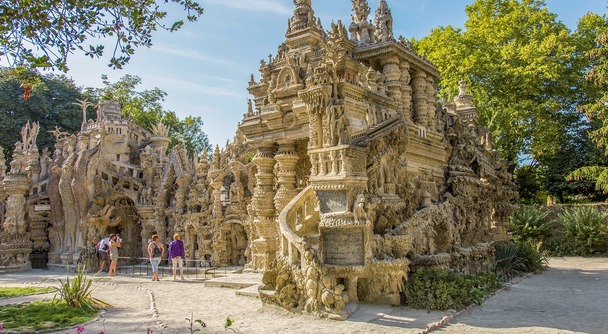 シュヴァルの理想宮：石を積み重ねて33年、自分の理想を貫く男の姿があった！