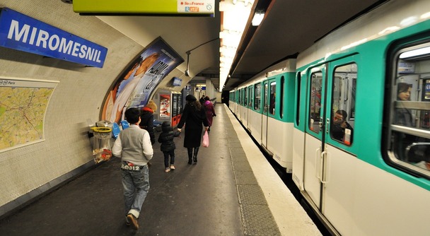 2024パリ五輪開催まであと一年！今が旬のパリを地下鉄に乗って街歩きしませんか？
