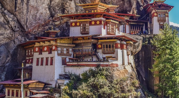 ブータン：経済的・物質的な豊かさよりも心の豊かさを大切にする国