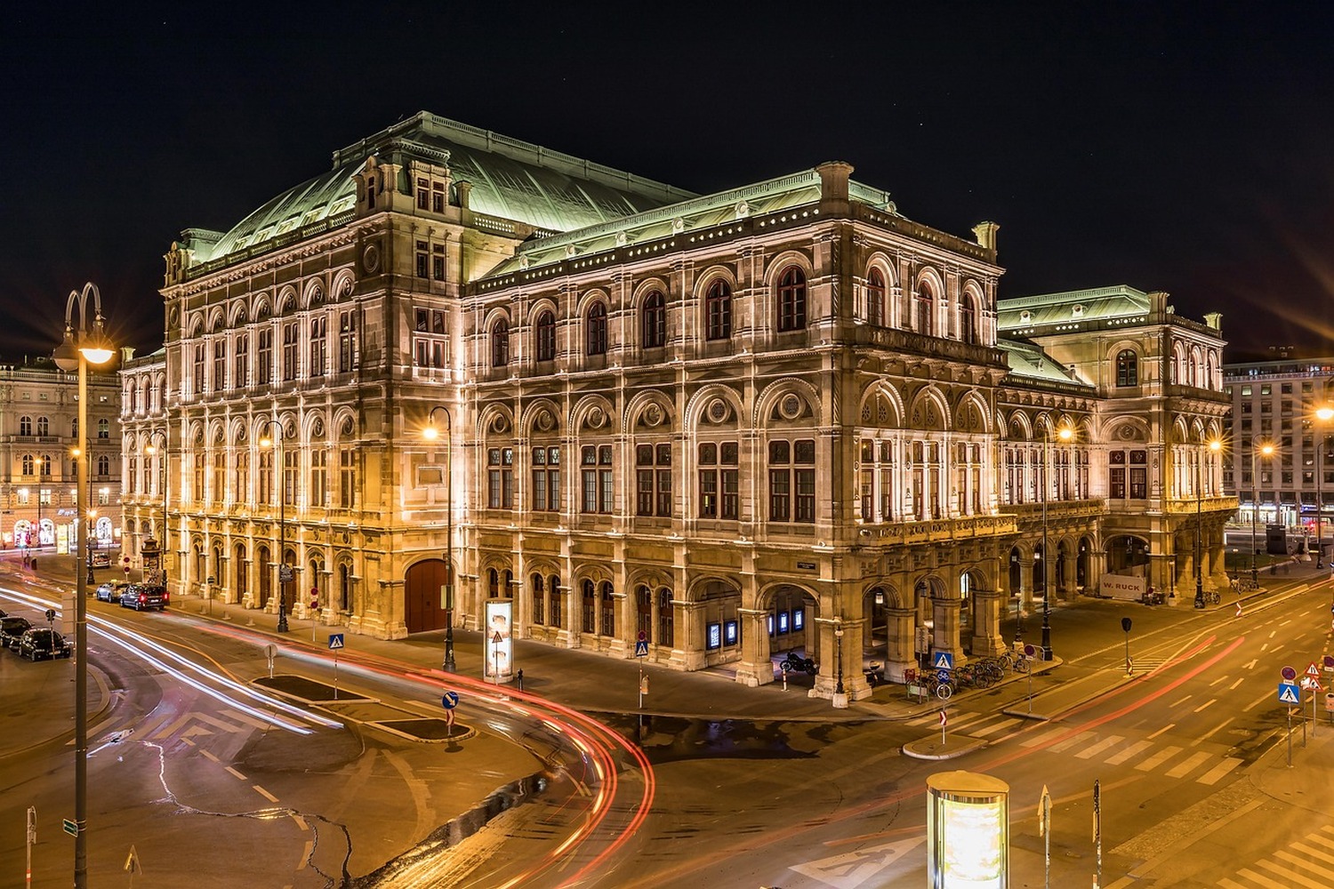 毎日が熱狂の渦！ウィーン国立歌劇場、新シーズン開幕！オペラチケット手配はお任せ下さい。