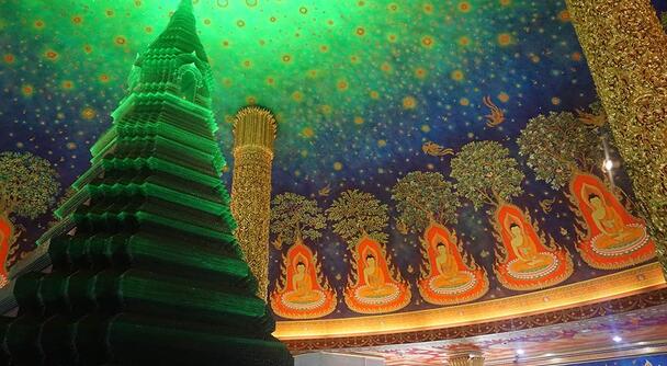 なんじゃこりゃ、我が家の前のバスよりたくさん飛んでいるバンコク便。もう一度行くなら&hellip;