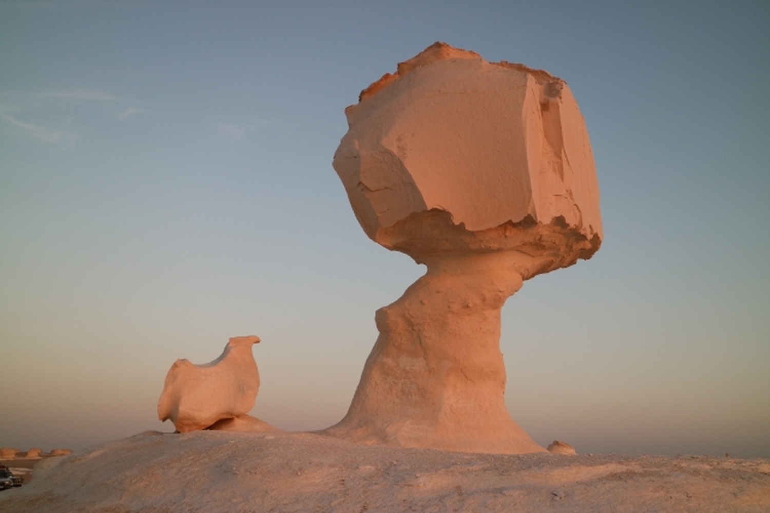 未知の秘境エジプトの白砂漠はワクワクするような冒険の旅だぜ！