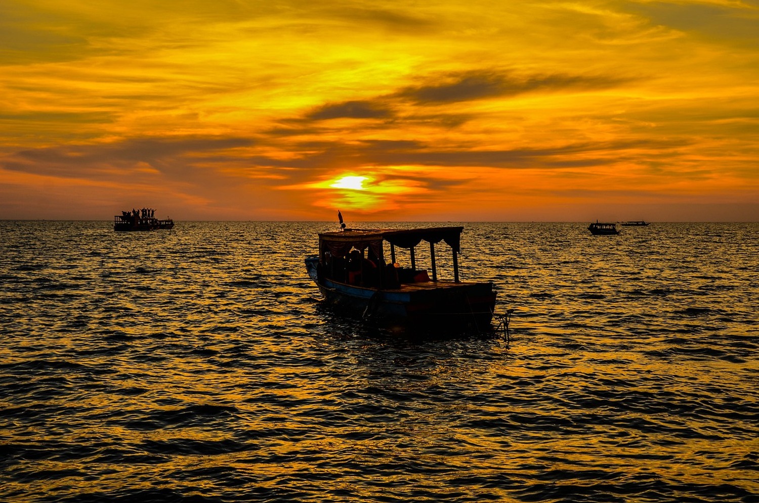 アンコールワット観光で疲れたら、トンレサップ湖の水上生活も見てみませんか？