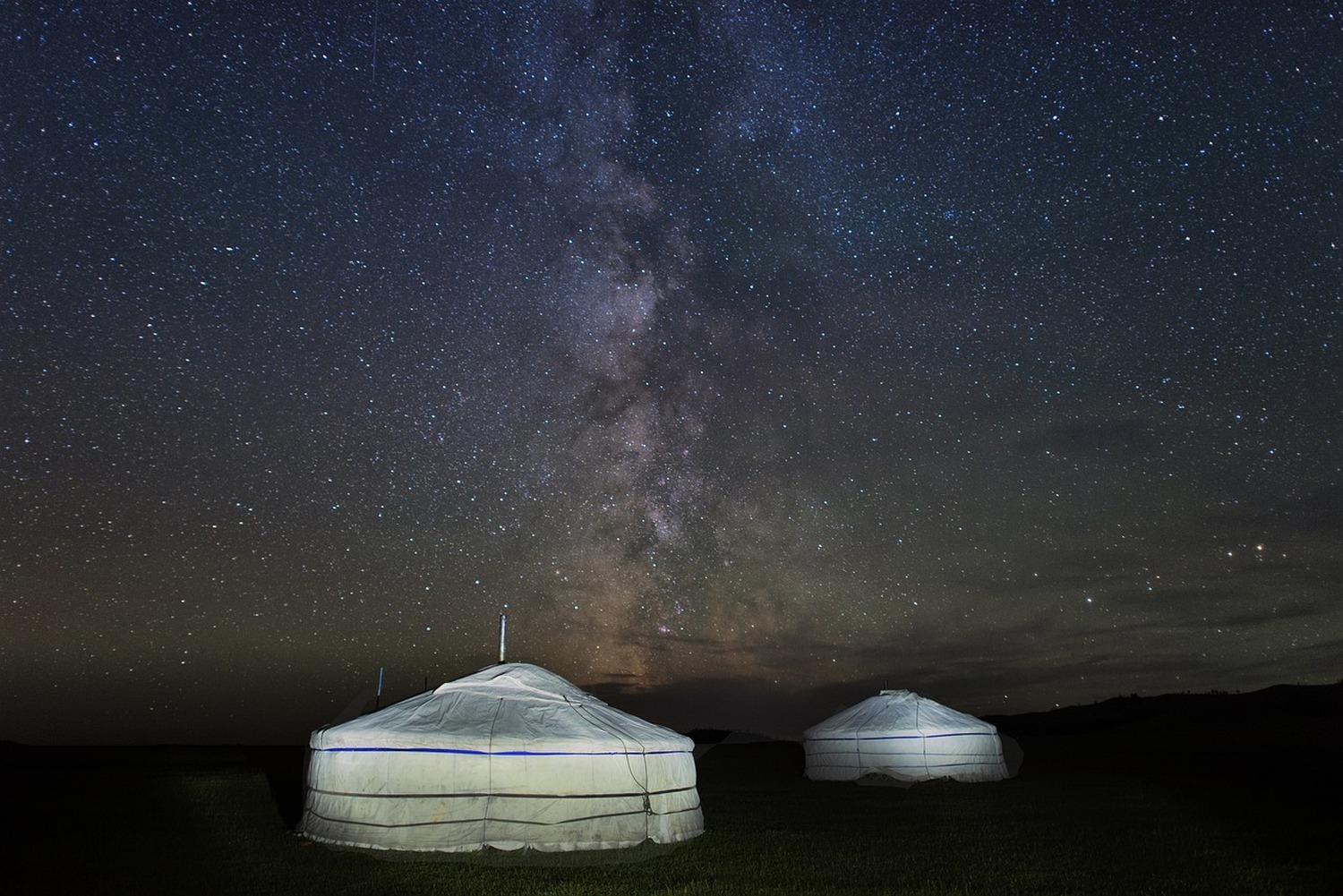 星降る夜の静寂のゴビ砂漠で星空観測！親子の絆も深まります！