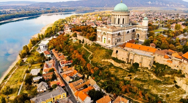 ハンガリーに来たら見逃せない、美しく青きドナウベント！