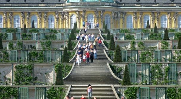 「北のヴェルサイユ」サンスーシー宮殿はベルリンから日帰りで行ける世界遺産宮殿！