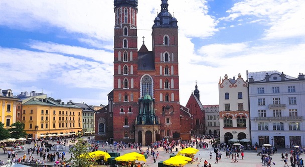 ヨーロッパの玄関口ワルシャワから2時間半の古都と戦争遺構を巡る旅