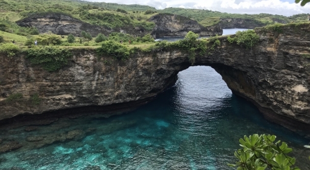 絶壁過ぎる「ペニダ島」は、バリ島から日帰りで行ける野性味あふれる絶景アイランド！