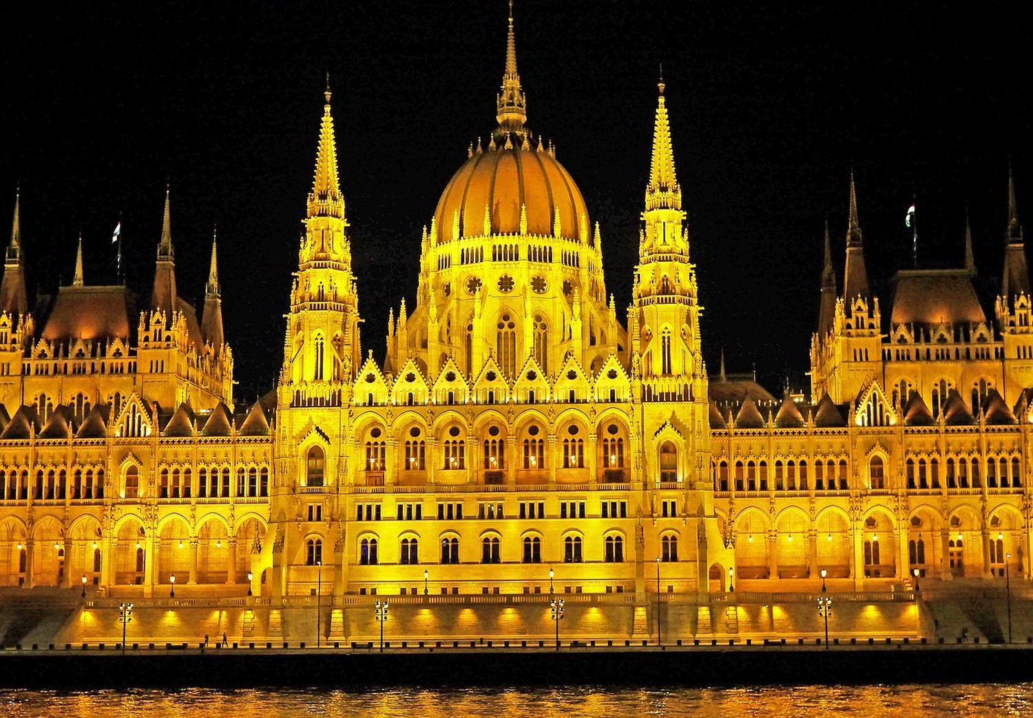 世界一の観光地に選ばれた「ブダペスト国会議事堂」を皆様はもうご覧になりましたか？