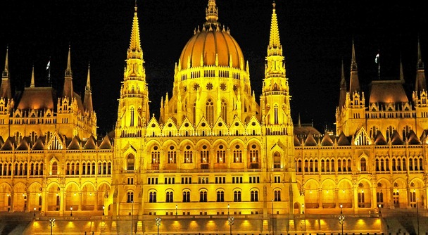 世界一の観光地に選ばれた「ブダペスト国会議事堂」を皆様はもうご覧になりましたか？