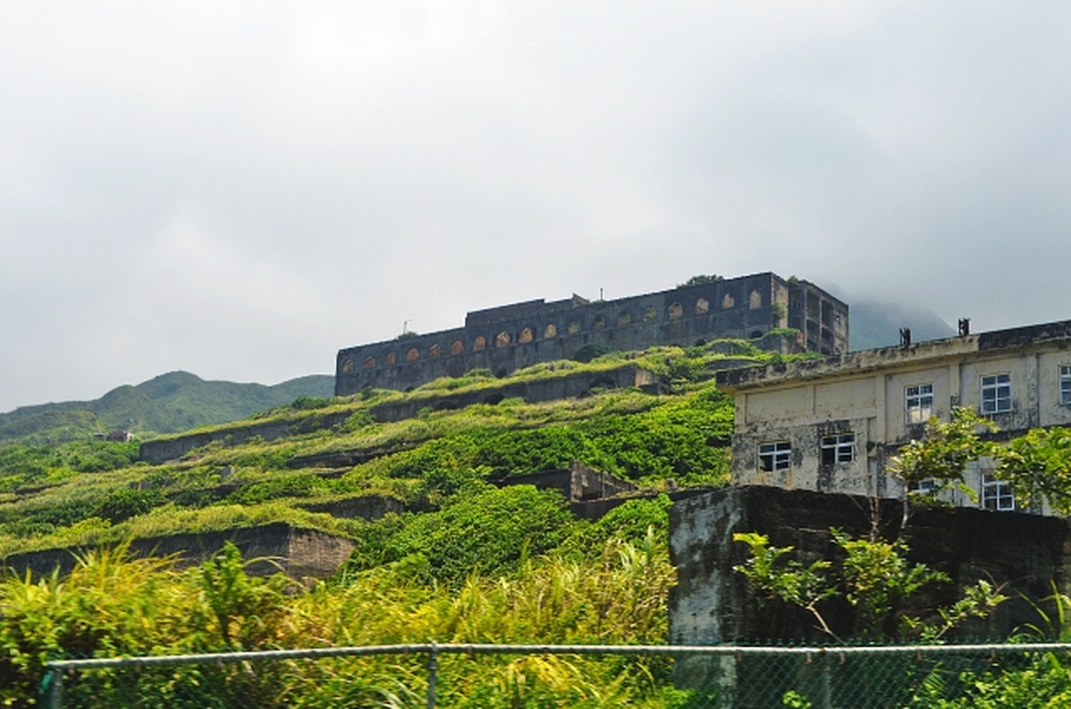 黄金と廃墟マニアを魅了する聖地へ！台湾の十三層遺跡＆黄金博物館＆九份ツアー