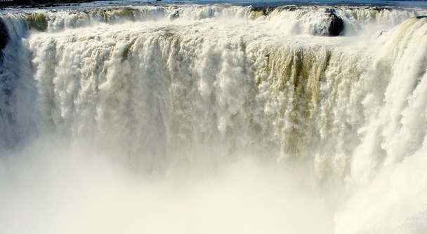 イグアスの滝ツアー2日間&3日間！世界遺産イグアスの滝の圧倒的迫力を体感しよう！
