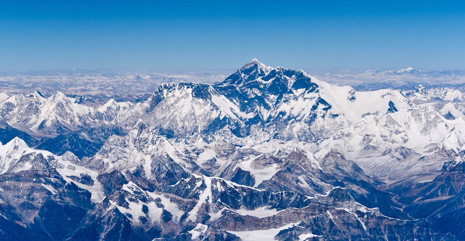 世界最高峰チョモランマの圧倒的なスケールと美しさに人生観が変わるような感動が沸き起こります！