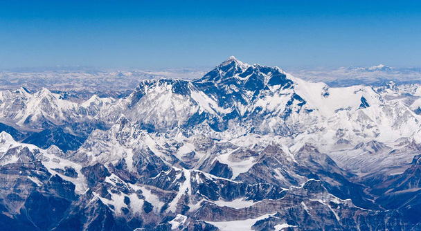 世界最高峰チョモランマの圧倒的なスケールと美しさに人生観が変わるような感動が沸き起こります！