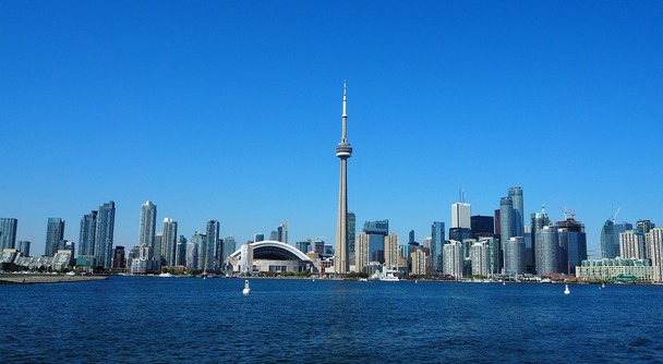 トロントの多彩な魅力を巡る！歴史と現代が融合したトロント市内ウォーキングツアーに参加しませんか？