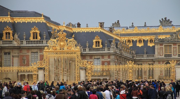 華麗なるヴェルサイユ宮殿！劇場アニメ『ベルサイユのばら』の愛と革命のドラマを追体験！