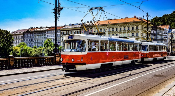 世界遺産の街・プラハをじっくり巡る！歴史と美の街を歩く贅沢な8時間