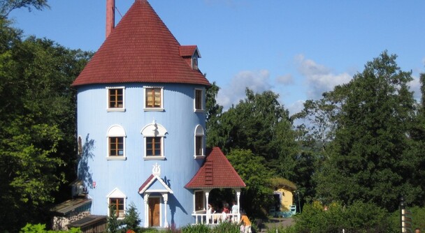 鉄道にゆられて、ムーミンの世界へ──トゥルク・ムーミンワールドをめぐる、心ほどけるフィンランドの旅