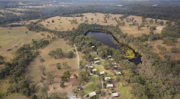 日本語ドライバー付きで安心。ゴールドコーストから日帰りで楽しむ、贅沢なワイン体験！