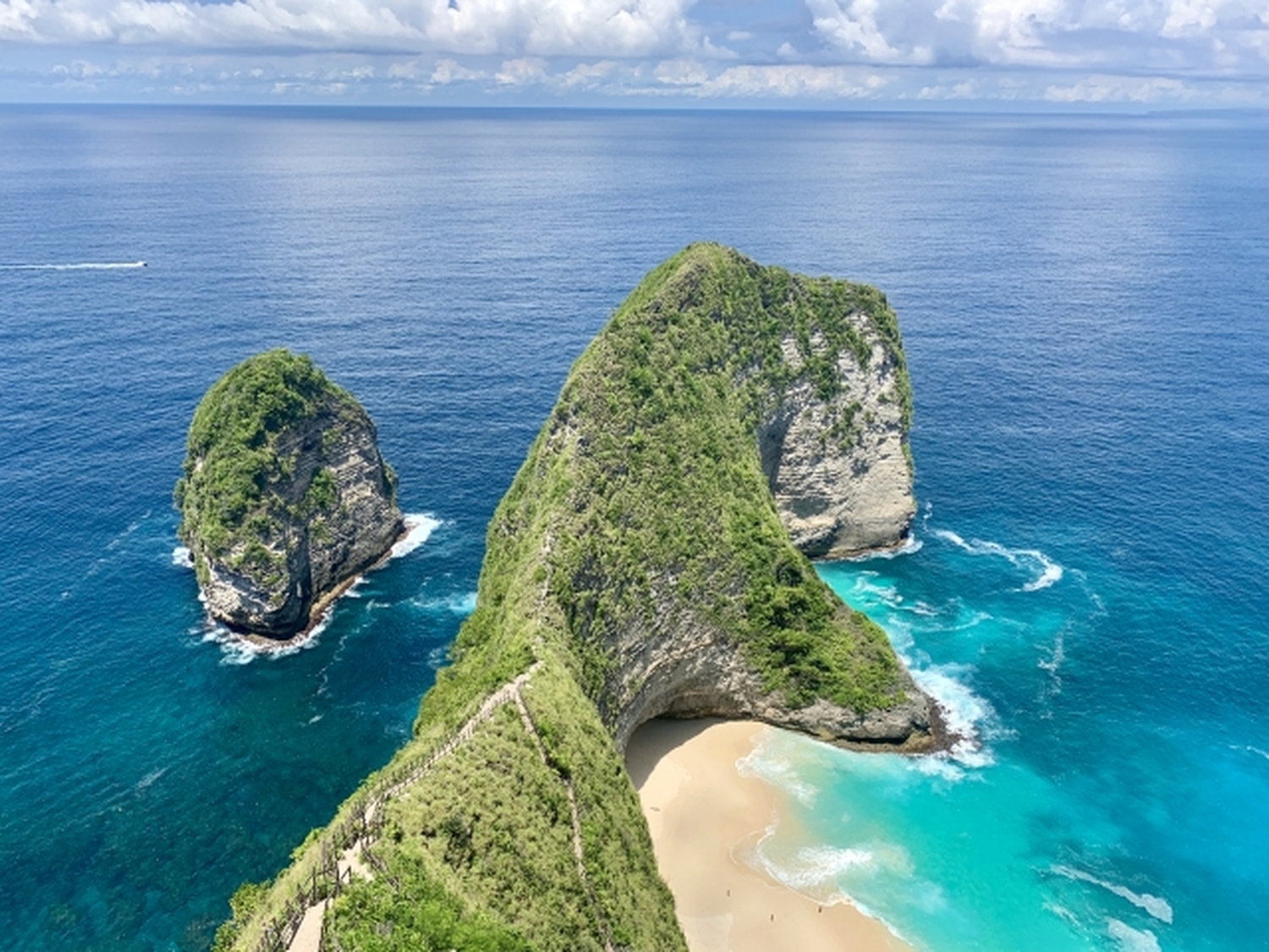 バリ島からひと足の冒険！エメラルドの海に抱かれるペニダ島シュノーケリング＆絶景散策ツアー