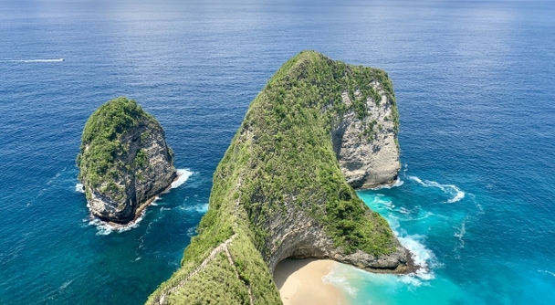 バリ島からひと足の冒険！エメラルドの海に抱かれるペニダ島シュノーケリング＆絶景散策ツアー