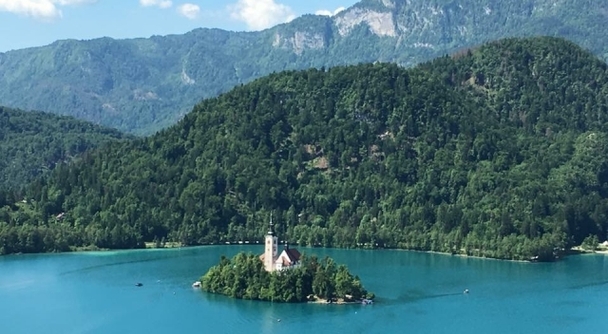 リュブリャナ発、ブレッド湖とボヒン湖～アルプスの宝石をめぐる日帰り旅