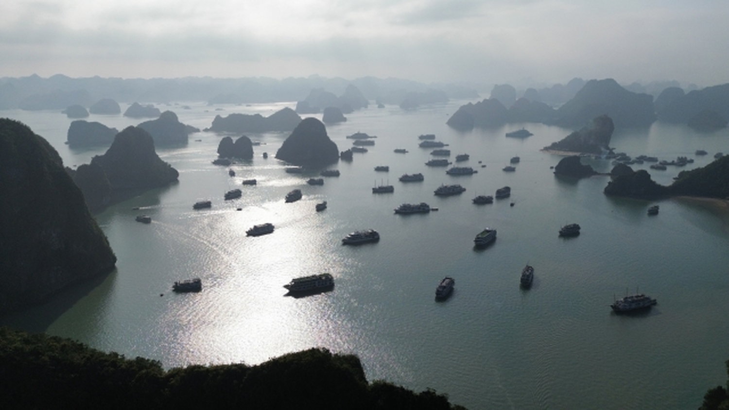 「ハノイからの日帰り？」 ちょっと待って。宿泊してこそ味わえる、ハロンの隠れた魅力があるんです