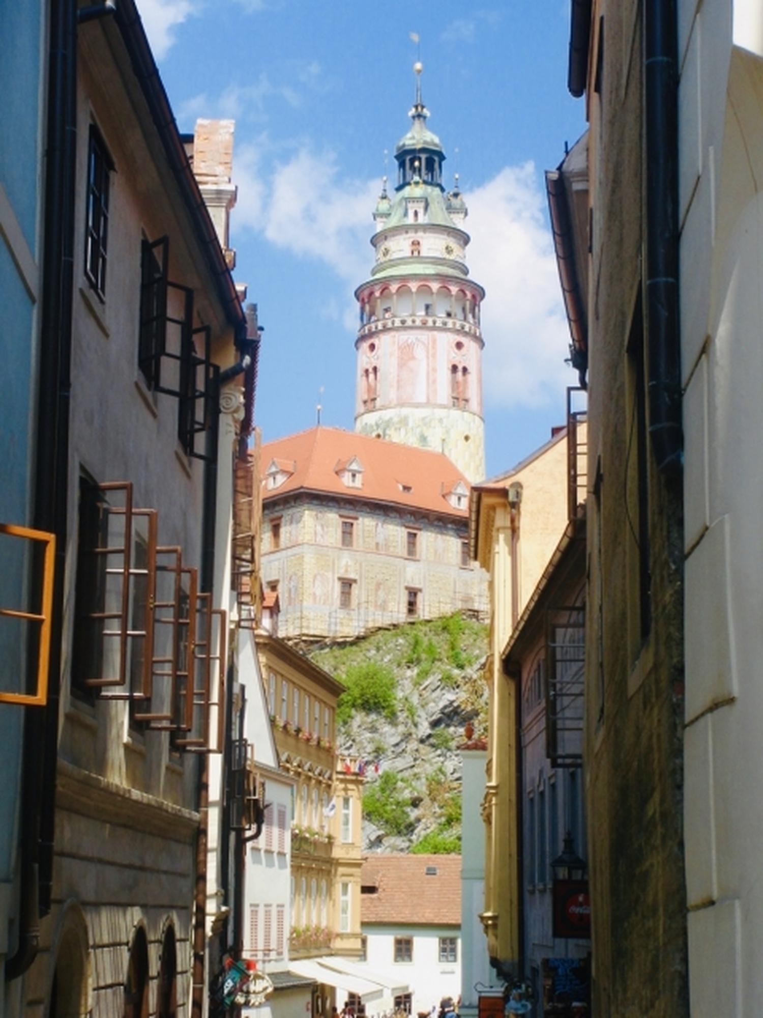 世界遺産チェスキー・クルムロフへ！電車より快適、自由時間も充実！チェコで一番美しい町！