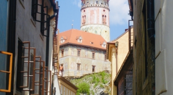 世界遺産チェスキー・クルムロフへ！電車より快適、自由時間も充実！チェコで一番美しい町！