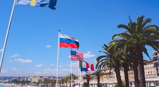 陽光あふれる地中海の楽園、南仏ニースで過ごす、夢のような休日