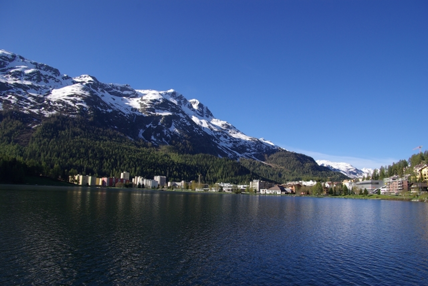 スイス絶景の列車旅と、アルプスの宝石サンモリッツで極上のひとときを！
