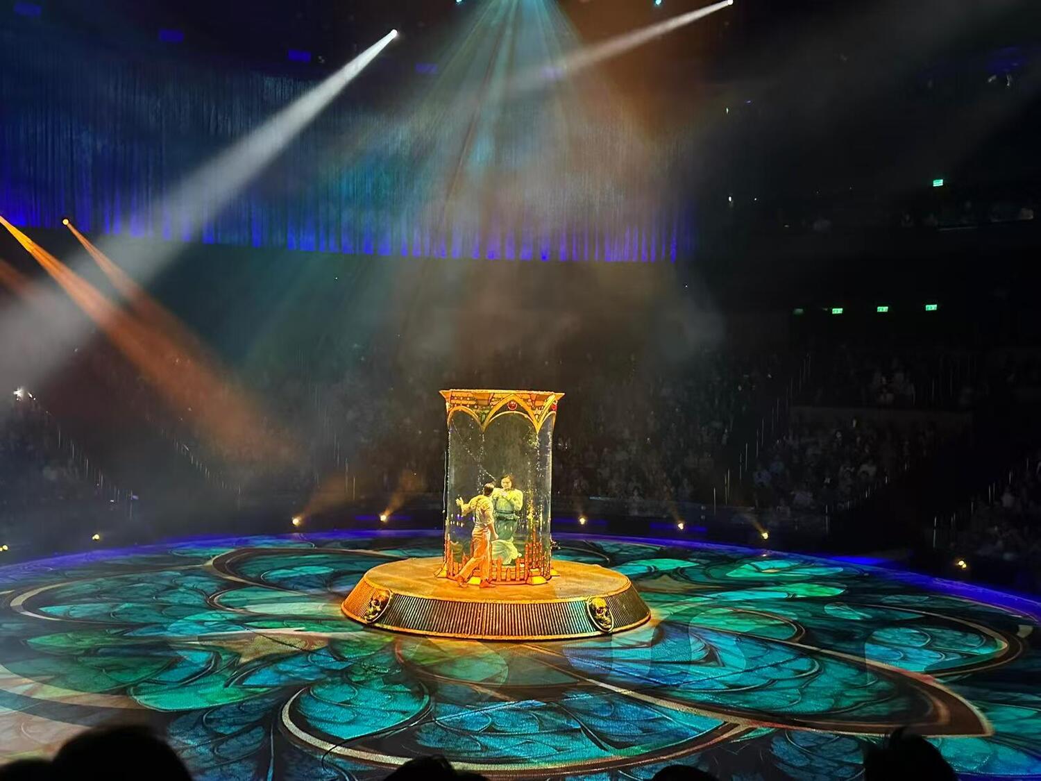 2025年5月より再演！時空を超えた愛を描く、幻想的な水上エンターテインメント！