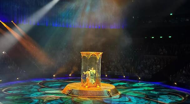 2025年5月より再演！時空を超えた愛を描く、幻想的な水上エンターテインメント！