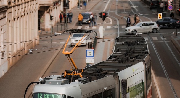 中欧横断！ブダペストからプラハへ～見どころ満載！専用車で行く優雅なオフロード旅