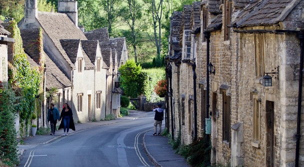 コッツウォルズ：今注目のハリー・ポッターロケ地とイギリスの田園風景めぐり