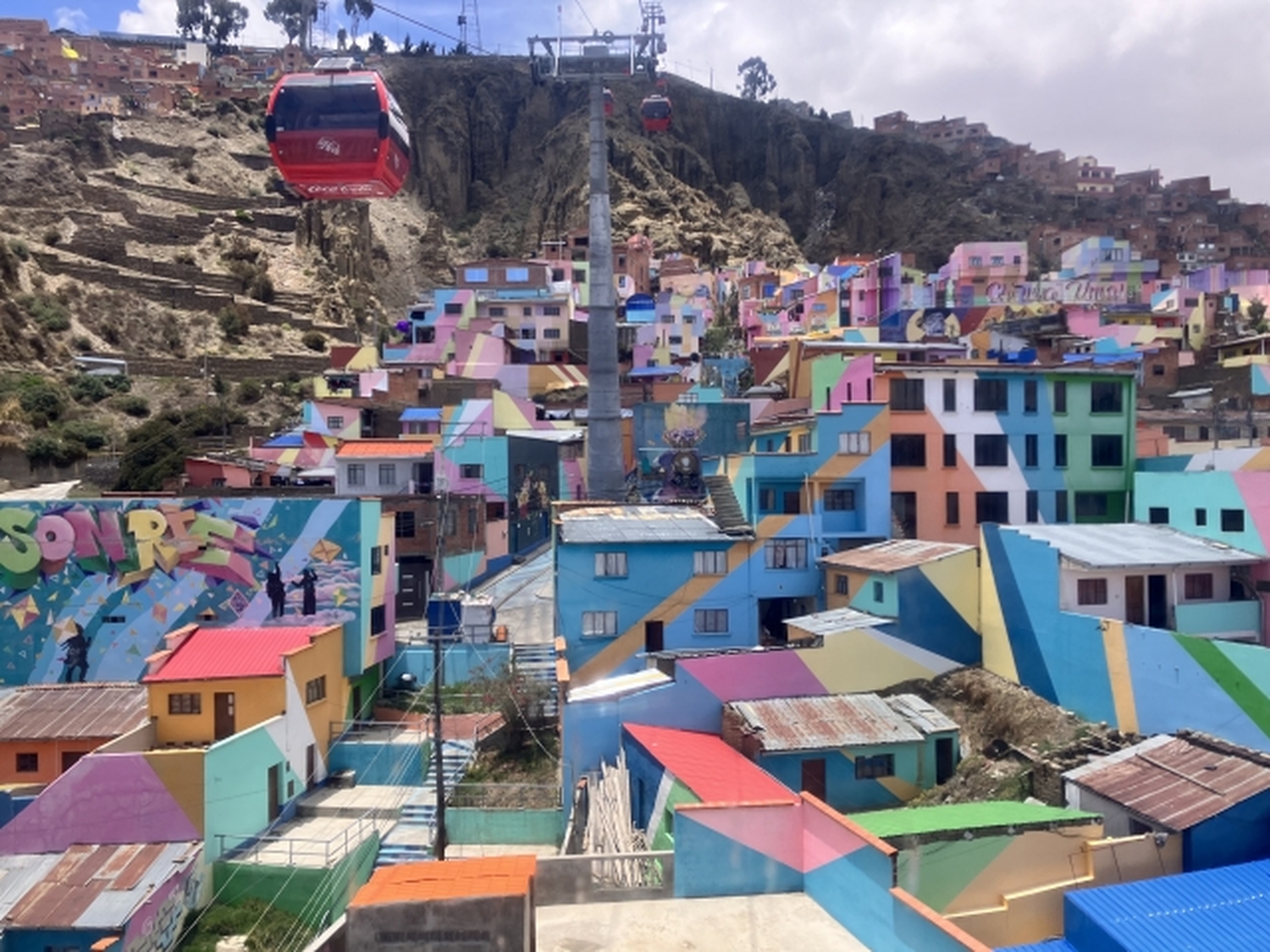 アンデスのバルコニー・ボリビアの首都ラパスから、天空の鏡ウユニ塩湖への扉がひらく。