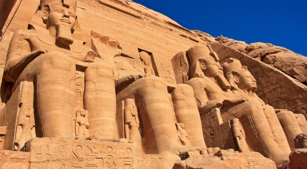 せっかくなら泊まって体感！アブ・シンベル神殿でナイトショーと朝日鑑賞の二度の感動を！