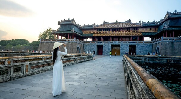 世界遺産の都フエ！王宮の荘厳、川辺の静寂、そしてアオザイ姿の撮影も思う存分ご堪能くださいませ!