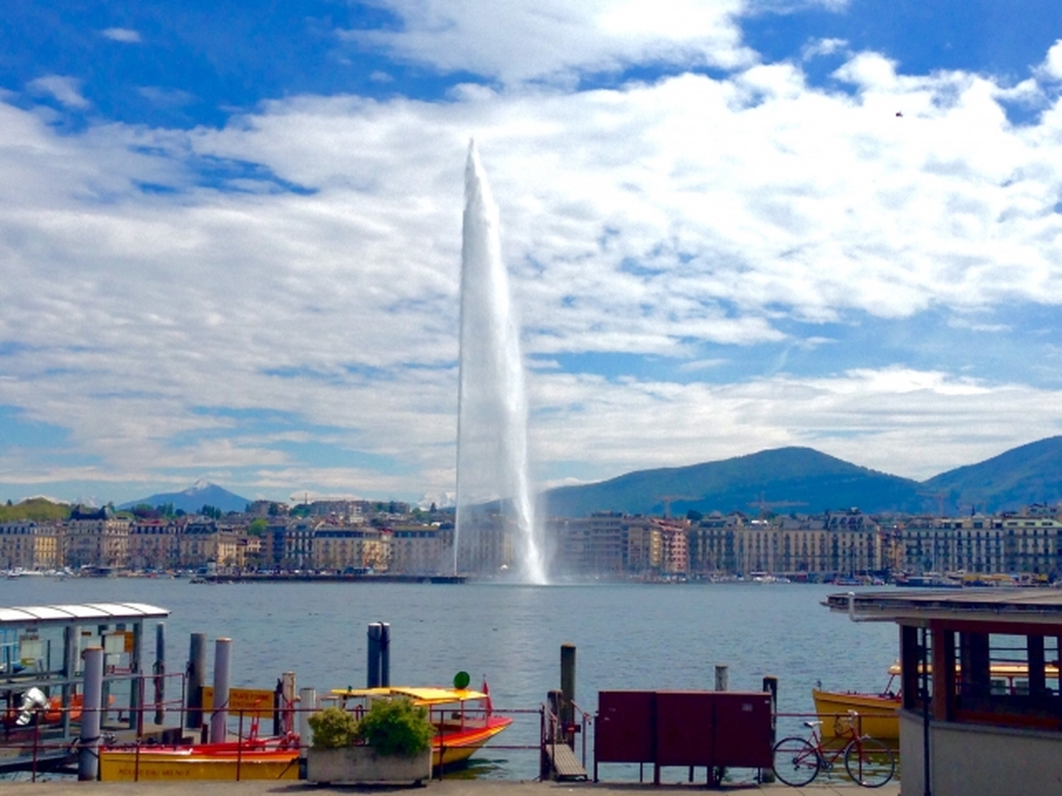 美しい湖とアルプスに抱かれた平和の都ジュネーブへ、わくわくのスイス冒険旅！