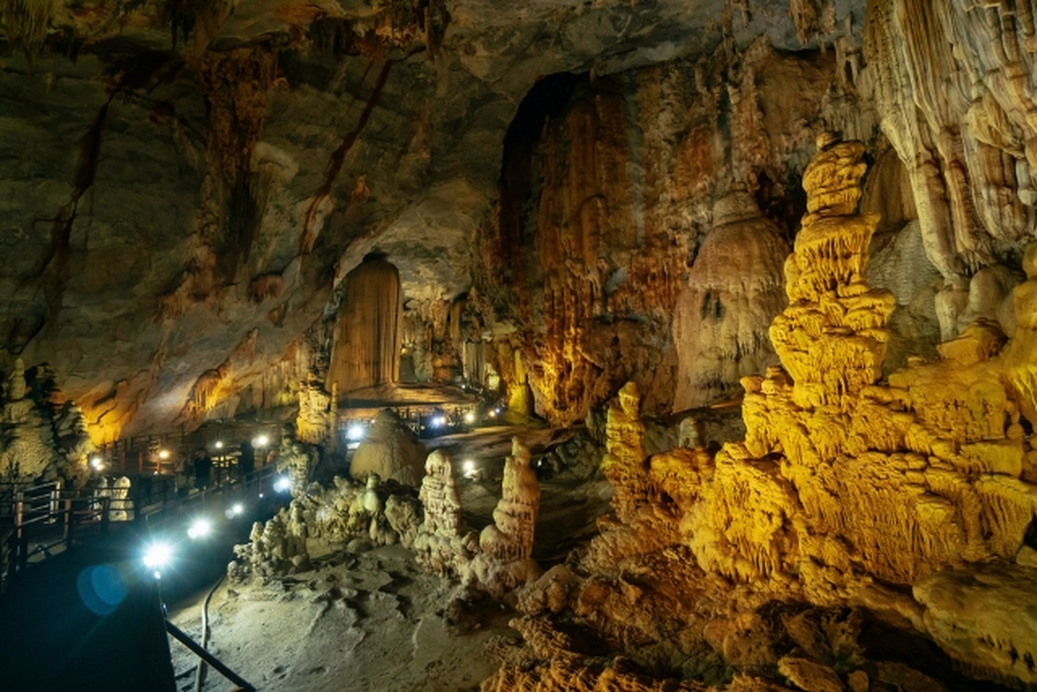 まだ知られていないベトナムの宝庫　世界遺産洞窟群の玄関口、ドンホイへ