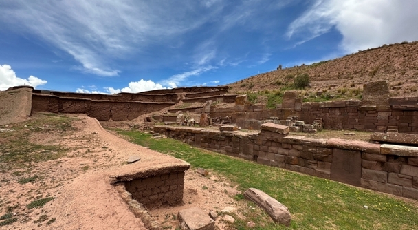 失われた文明の鼓動を感じる旅～アンデス高原最古の神秘「世界遺産ティワナク遺跡」
