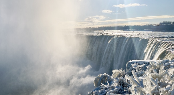 体感&minus;20℃の元旦、冬のナイアガラの滝へ。凍る世界で見た白い絶景