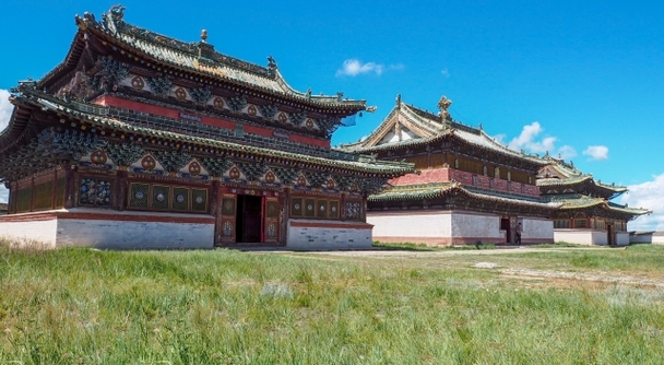 「黒い砂礫の都」カラコルム　世界遺産オルホン渓谷と草原を巡る3日間